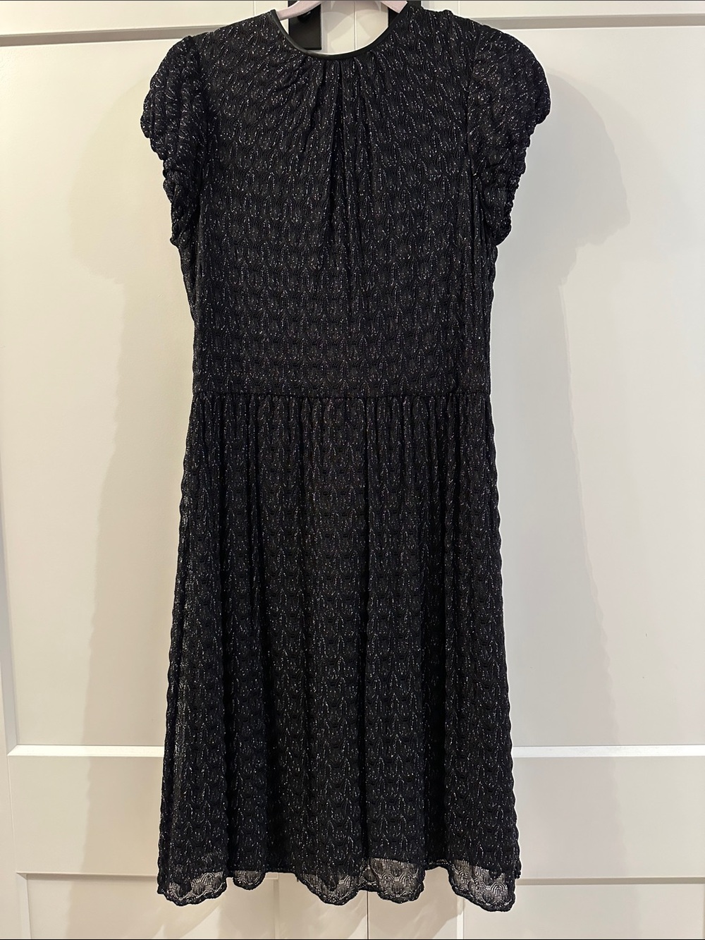 Maggy London Black Textured Short Sleeve Midi Dress. 14